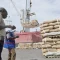 Chargement-sacs-cacao-dans-bateau-2011-port-Abidjan_0