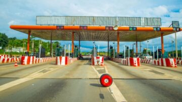 cote-d-ivoire-la-station-de-peage-d-attinguie_3h1f6tu4wq