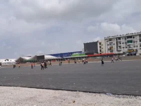 124123-a-yopougon-le-bitumage-de-la-place-ficgayo-ravive-le-clash-entre-ouattara-et-gbagbo (1)
