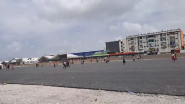 124123-a-yopougon-le-bitumage-de-la-place-ficgayo-ravive-le-clash-entre-ouattara-et-gbagbo (1)
